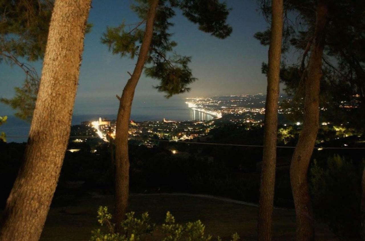 Bed and Breakfast Tra Gli Alberi E Il Mare Сироло Экстерьер фото